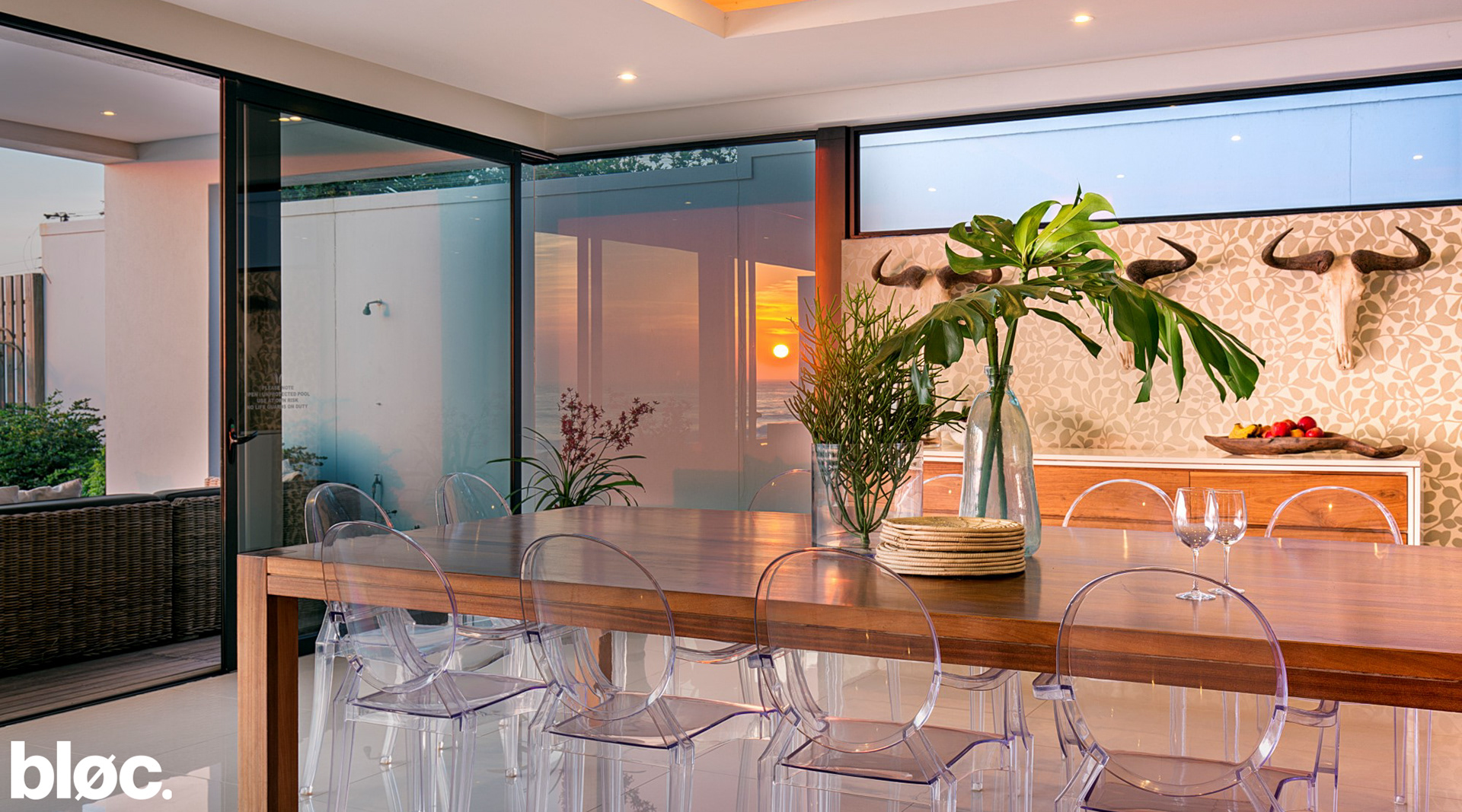 Modern beach house open plan dining space