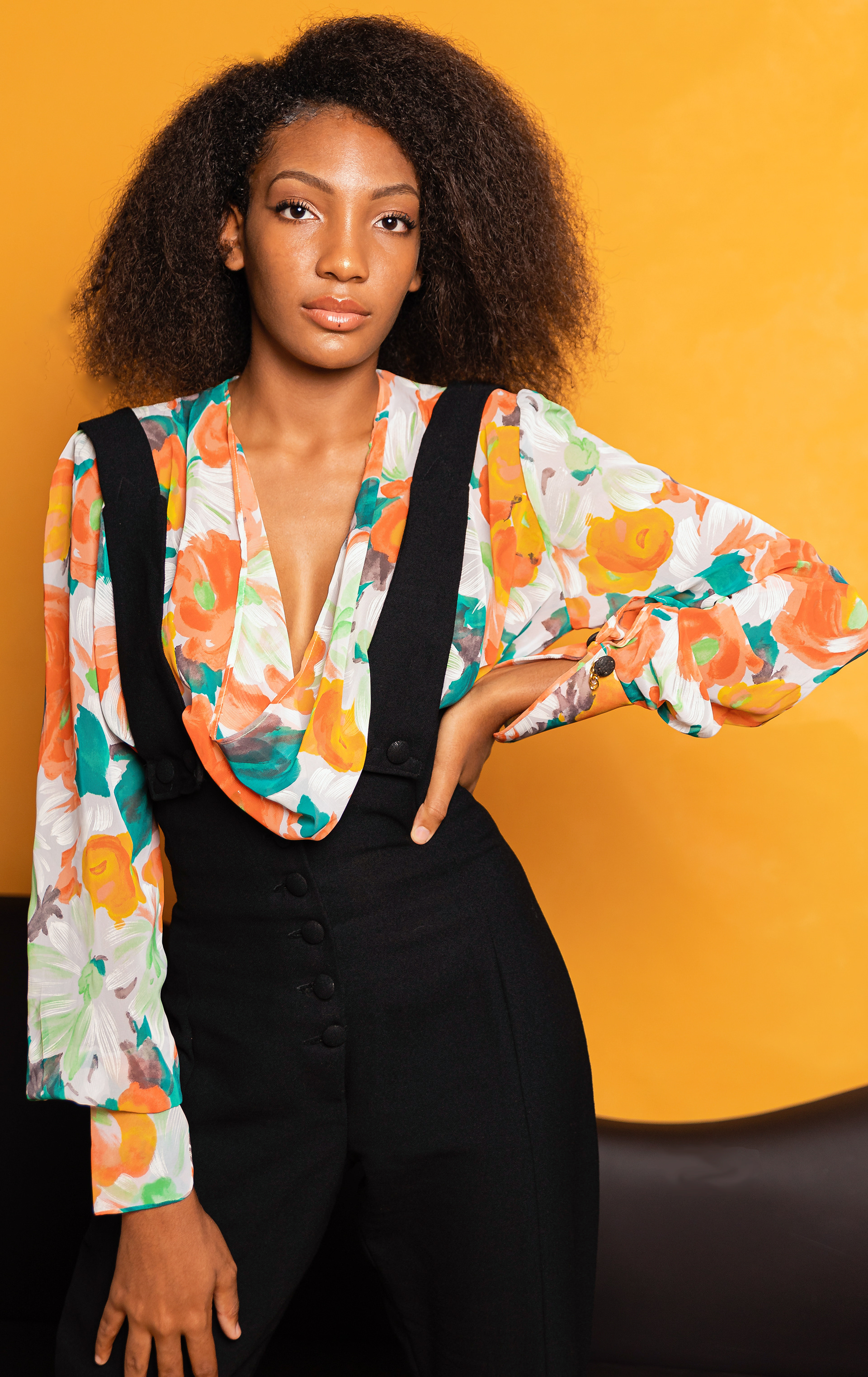 Blouse imprimé voile MYRIAM JEAN-LOUIS - Salopette en crêpe de laine MYRIAM JEAN-LOUIS