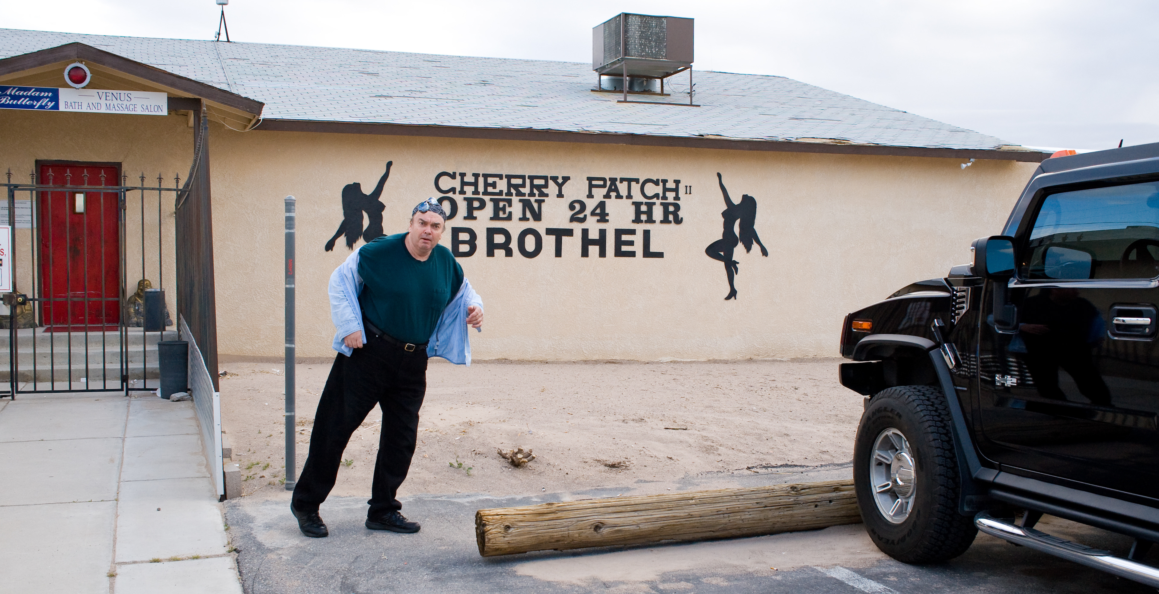 Jon Dize/DIZEMAN somewhere in the Mojave Desert (Photo by Kathy Dize)
