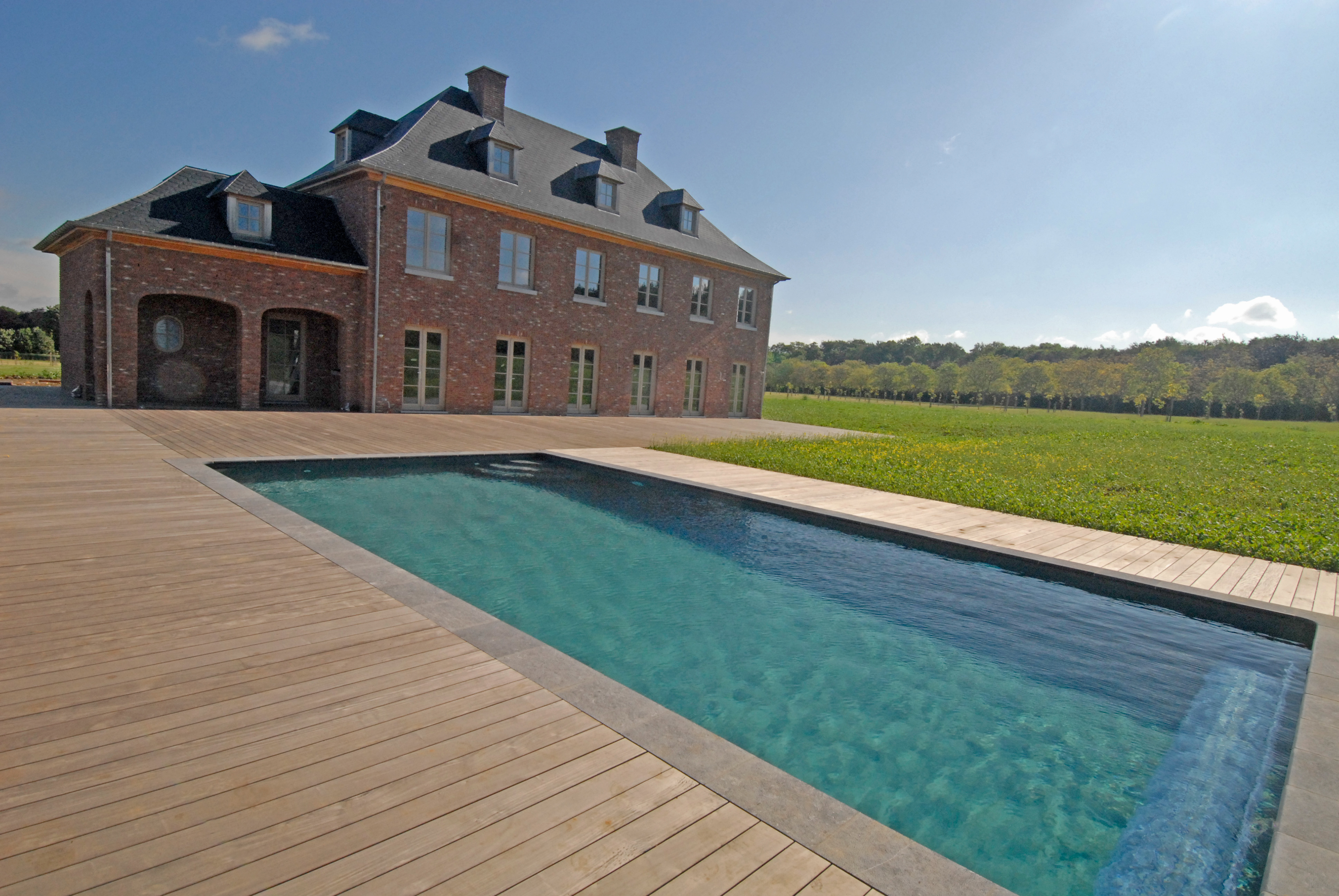 piscine intégrée dans terrasse