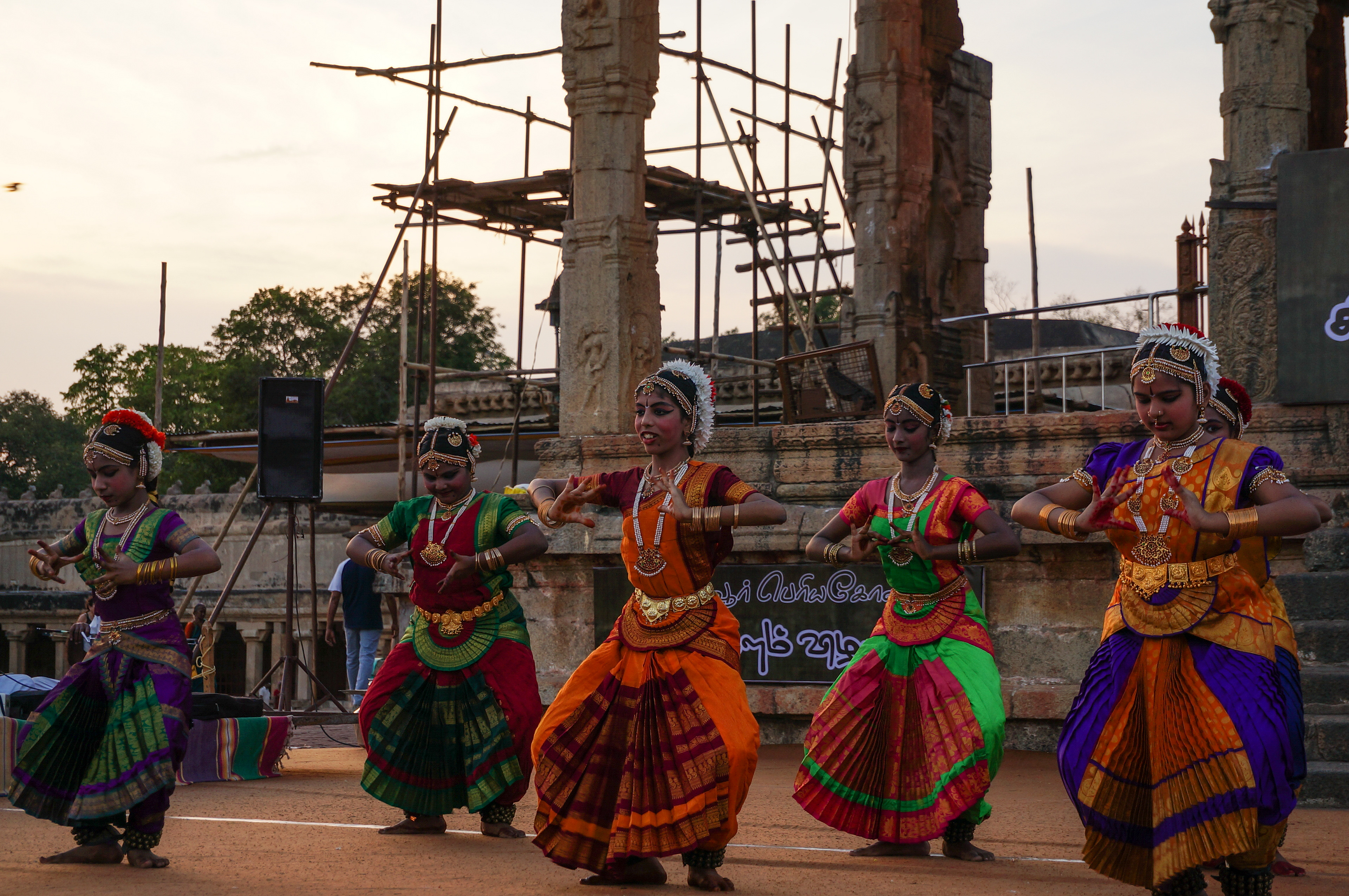 Traditionnal dances in the Brihadeeswarar Temple, Thanjavur, April 2018
