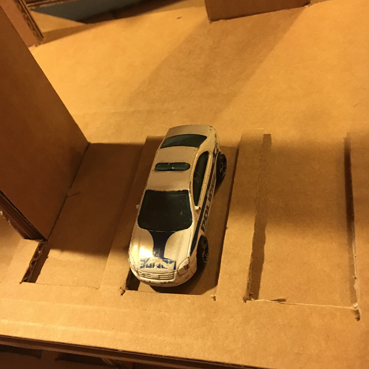 Stijn Wens How to build a cardboard garage yourself