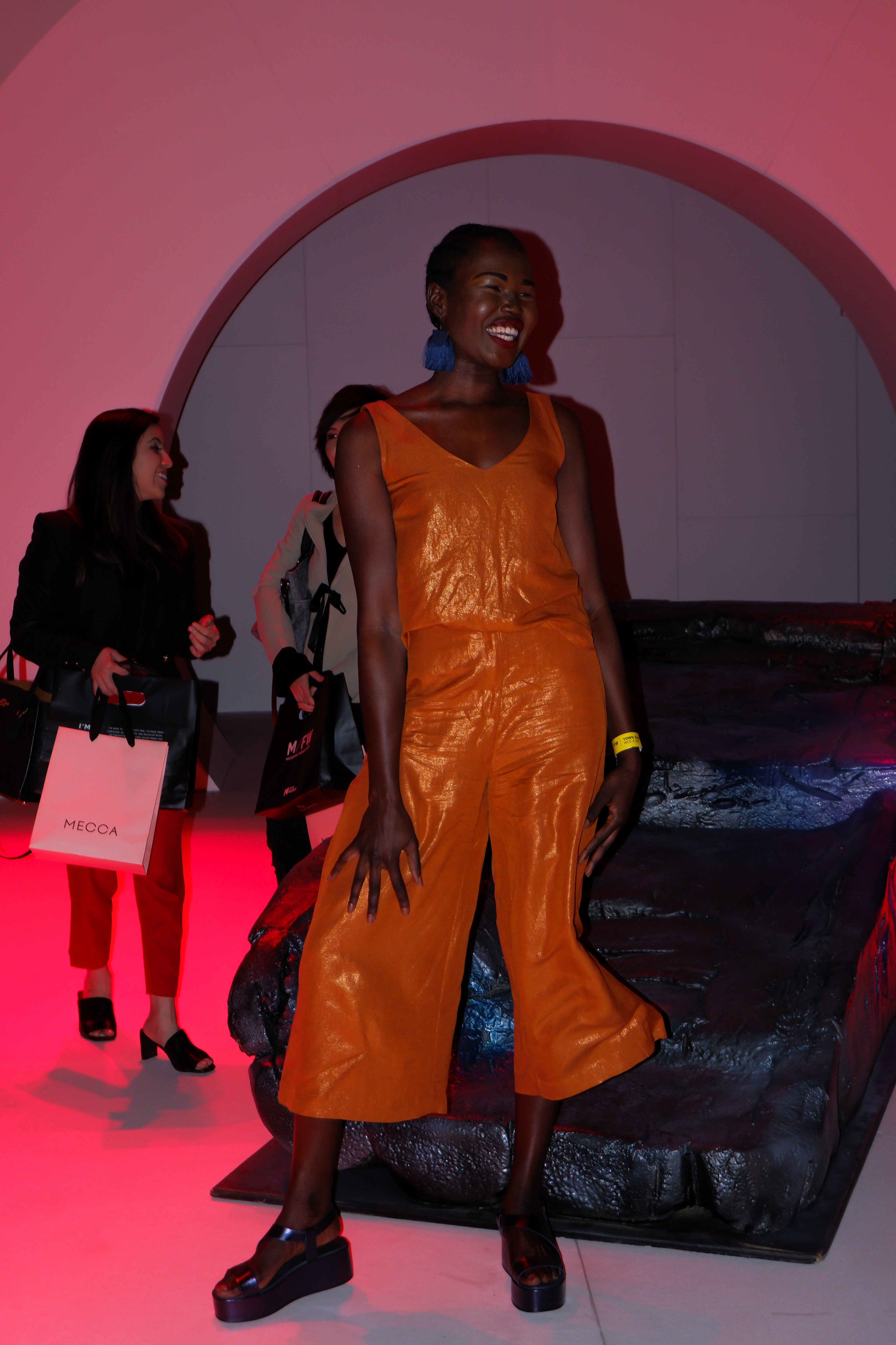 Post Runway 6