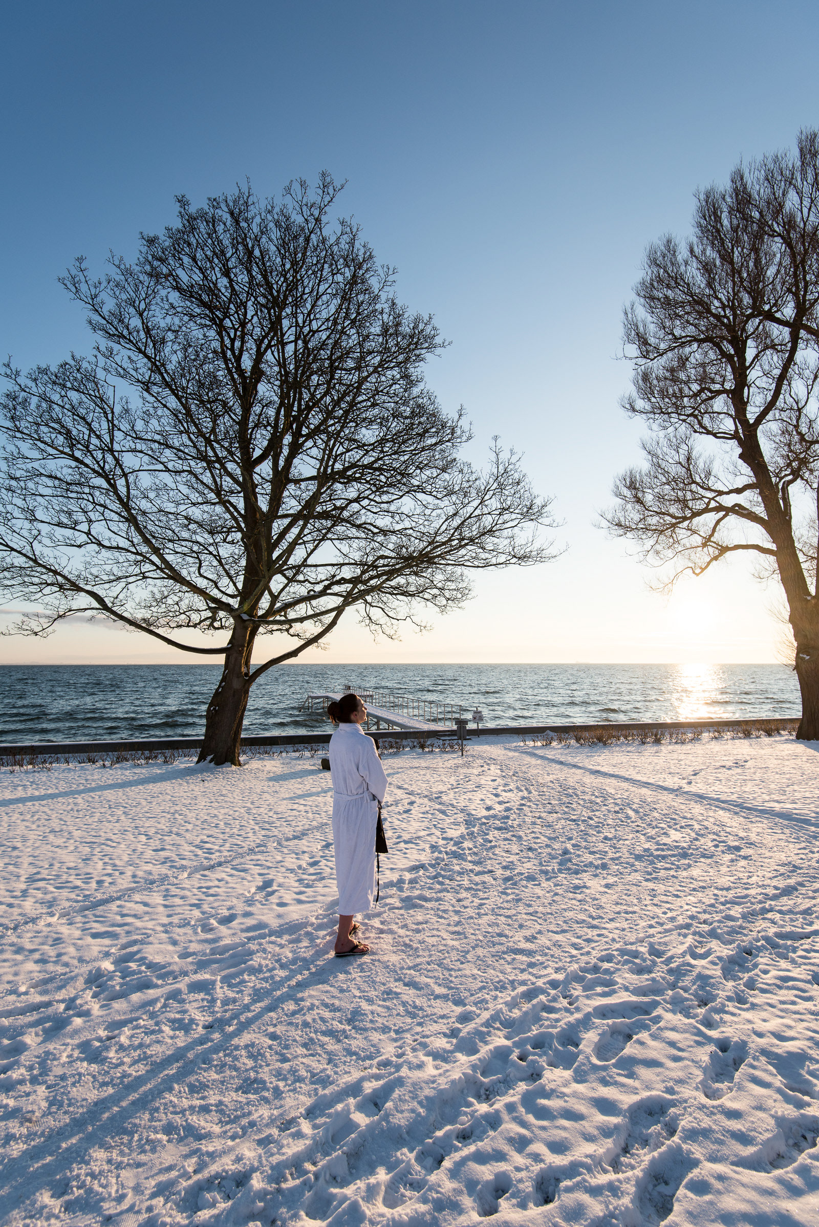 Winter bather - woman swimming - editorial for OAK Magazine - photo Martin Kaufmann