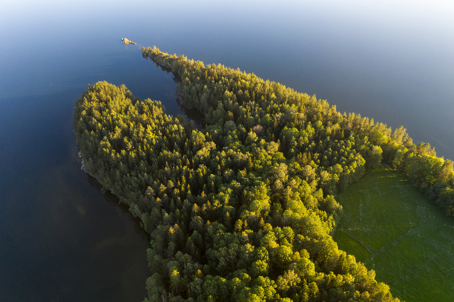 Drone images - 72 Hour Cabin at Henriksholm, Lake Ånimmen in Sweden - photo Martin Kaufmann