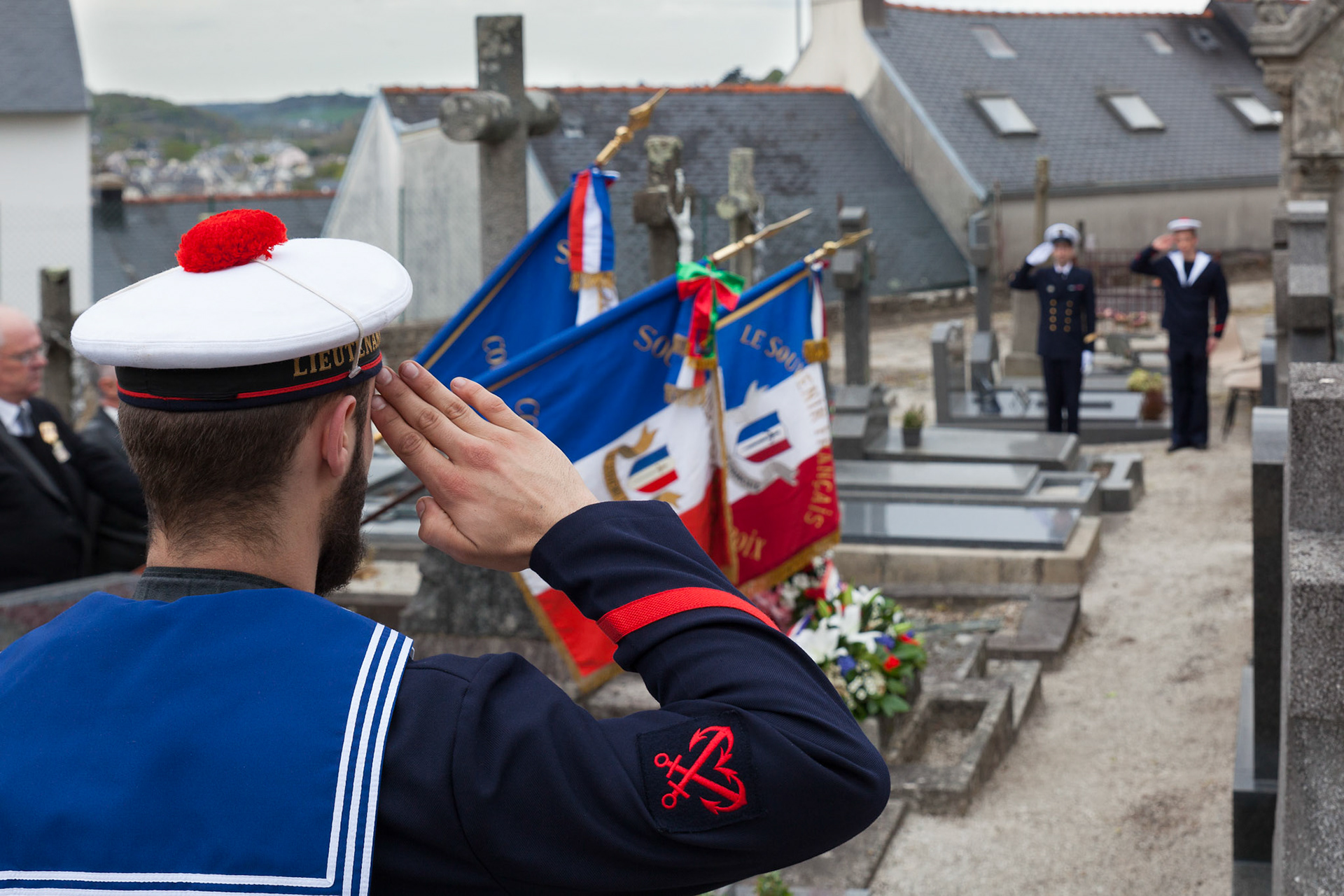 Cérémonie commémorative en l'honneur d'Yves le Hénaff