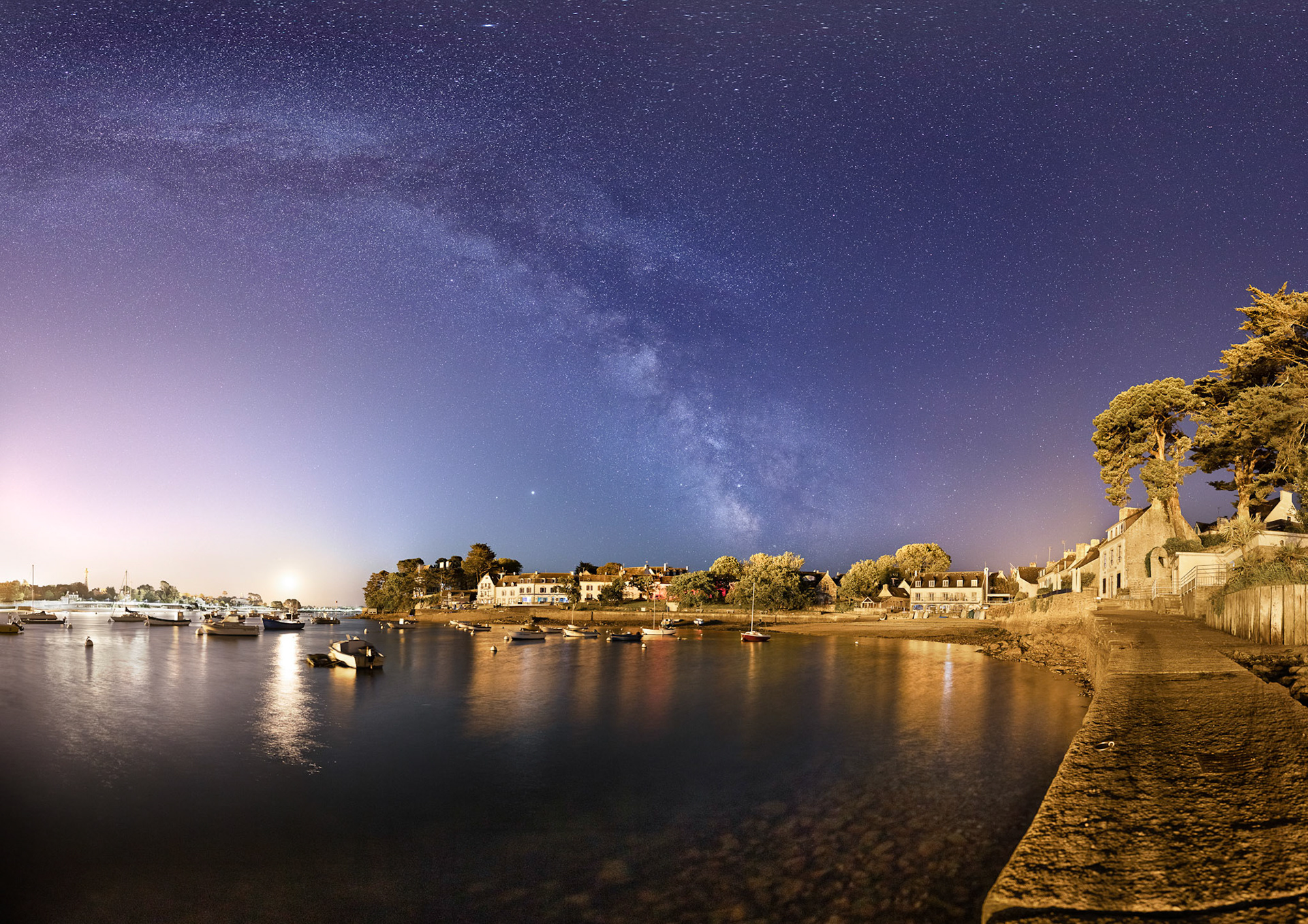 Le port de Sainte-Marine de nuit