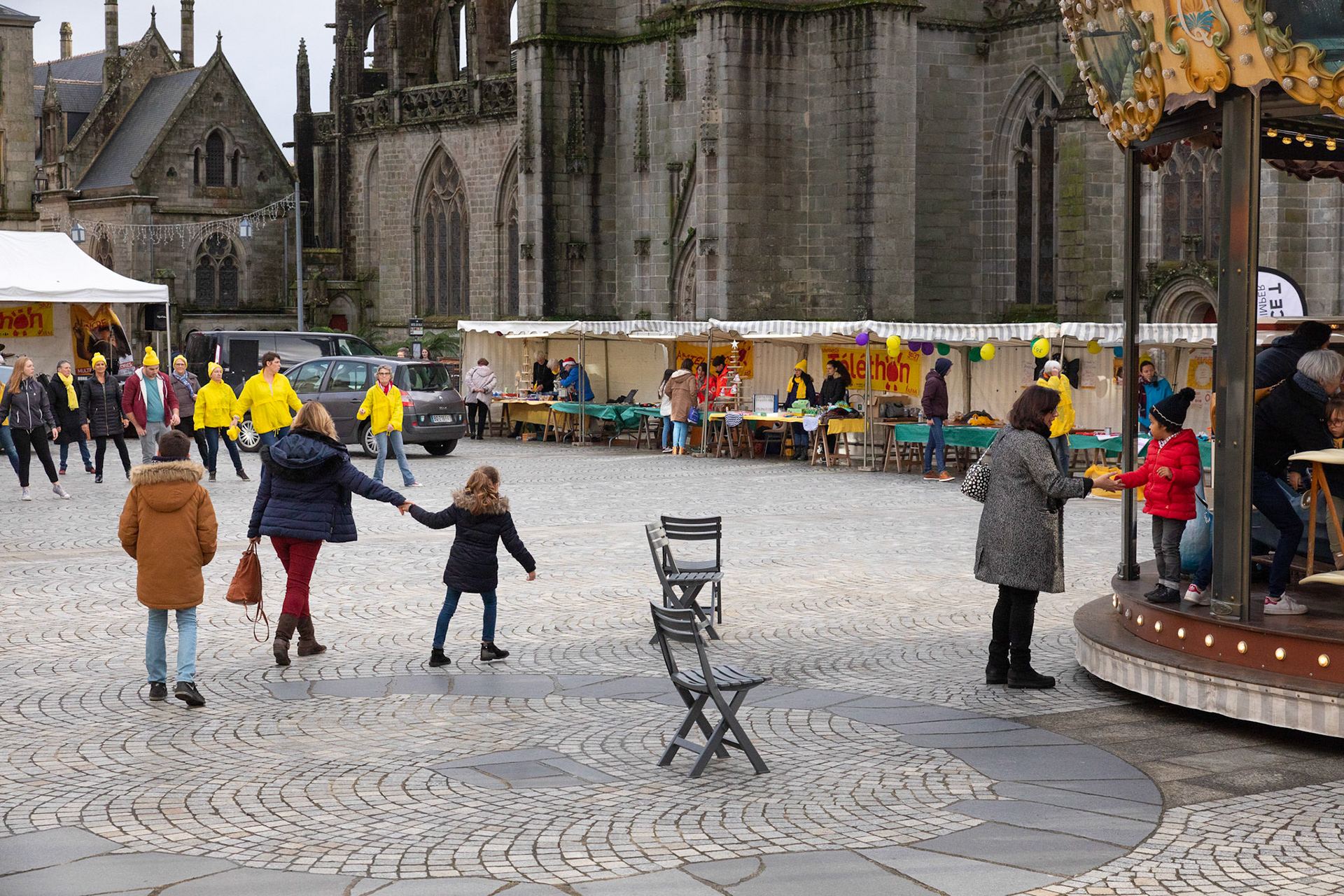 Village du Téléthon sur la place Saint-Corentin