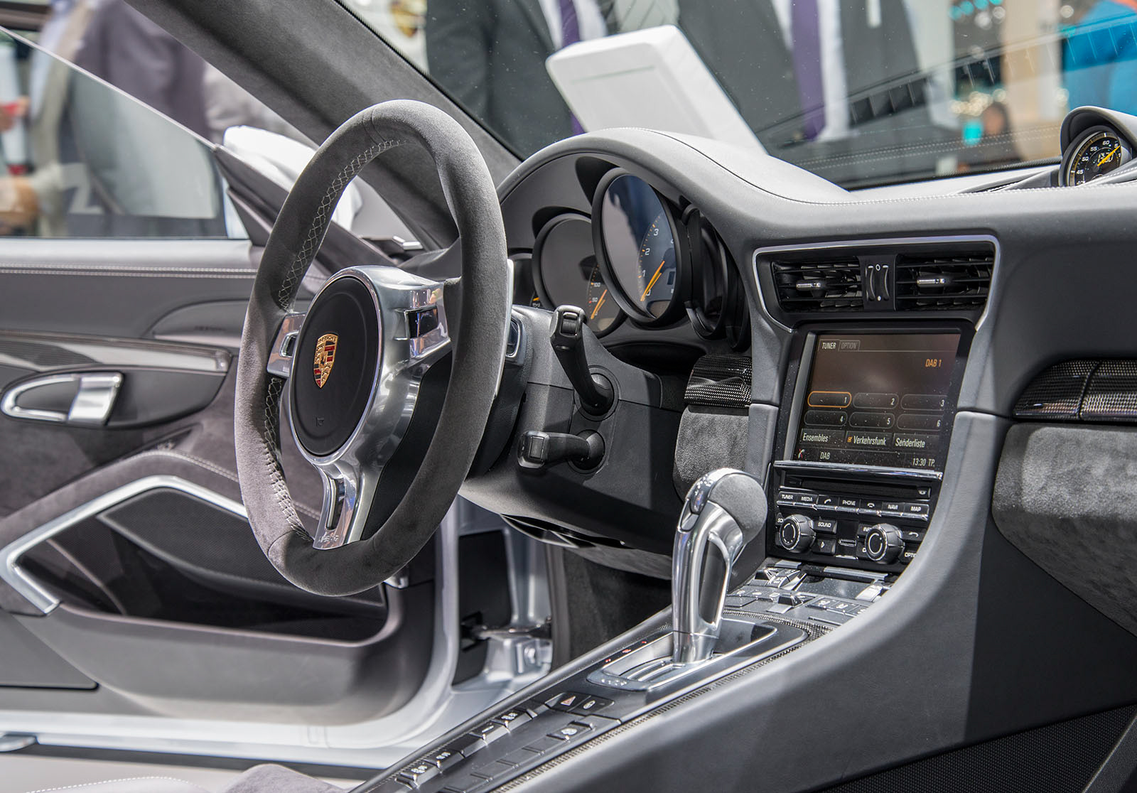 Blick in einen Sportwagen von Porsche auf der IAA in Frankfurt