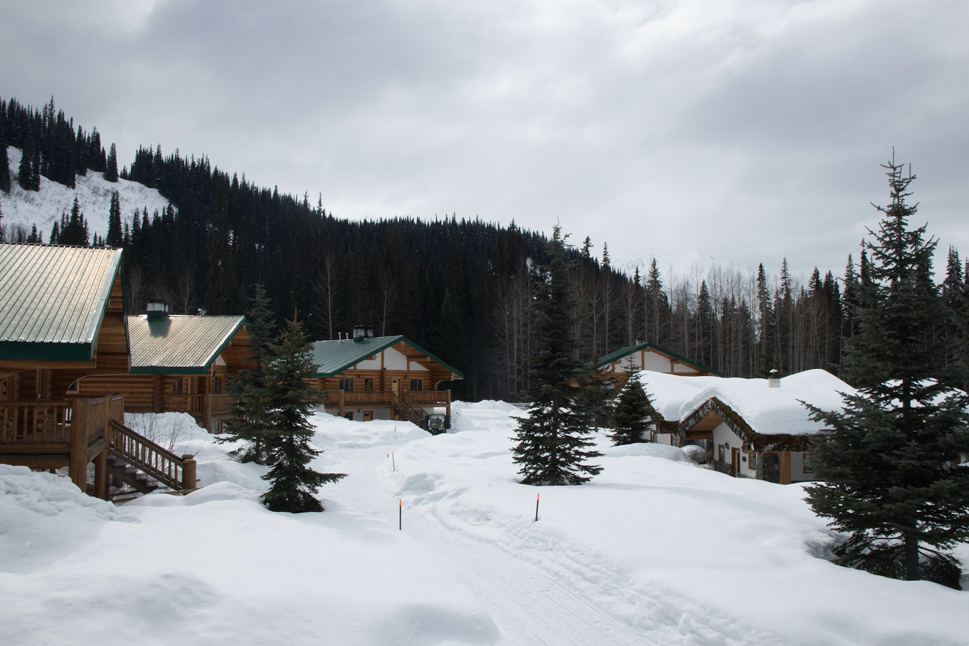 Bell 2 Lodge, Last Frontier