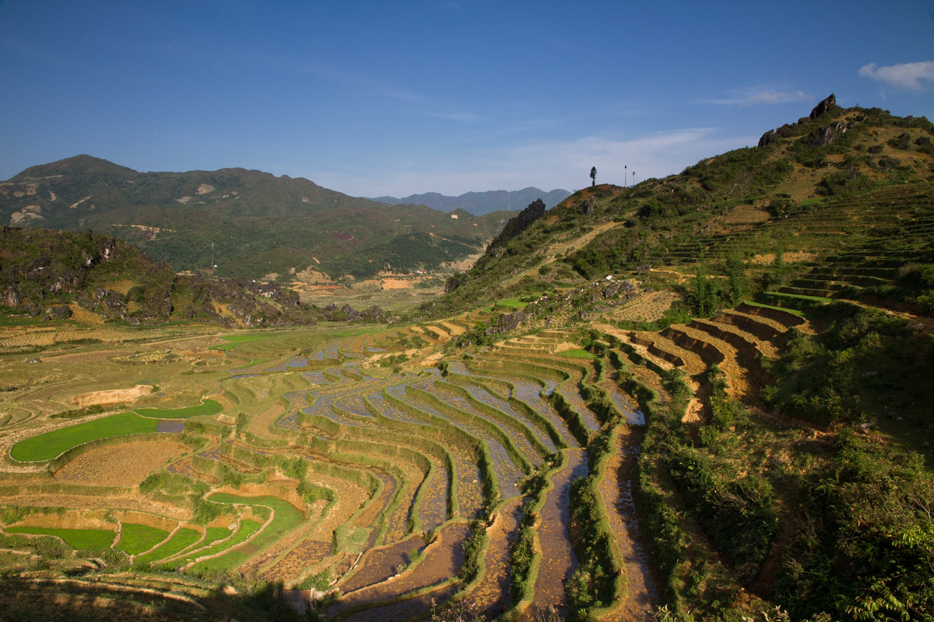 Trekking: Ma Tra and Ta Phin