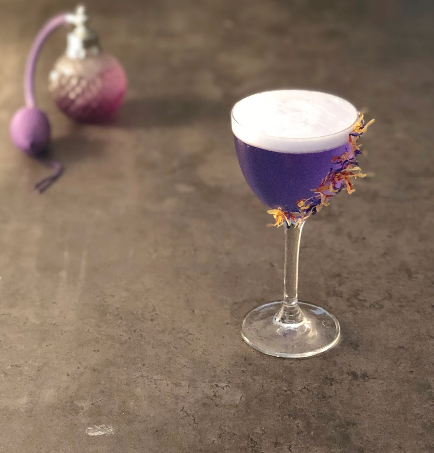 VIOLET • Dal gusto sour e floreale. Lo voglio facile, leggero e libero.