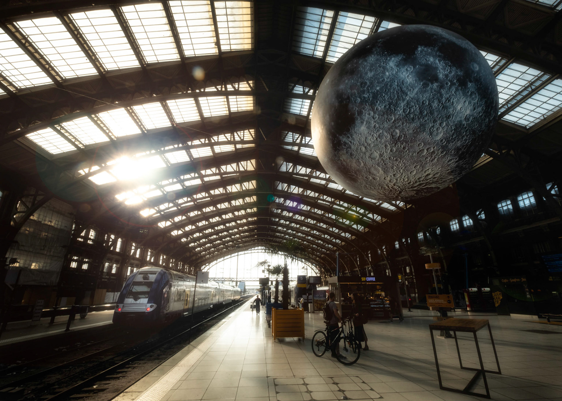 Moon in Lille-Flandres Station - Lille, France