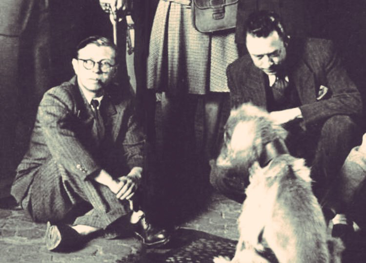 © BNF — Jean-Paul Sartre, Albert Camus et Kazbek, le chien de Pablo Picasso (1944)