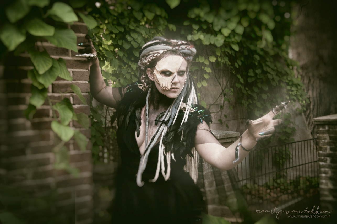 Model: Amber Electron | Masker: Maskaradamasks