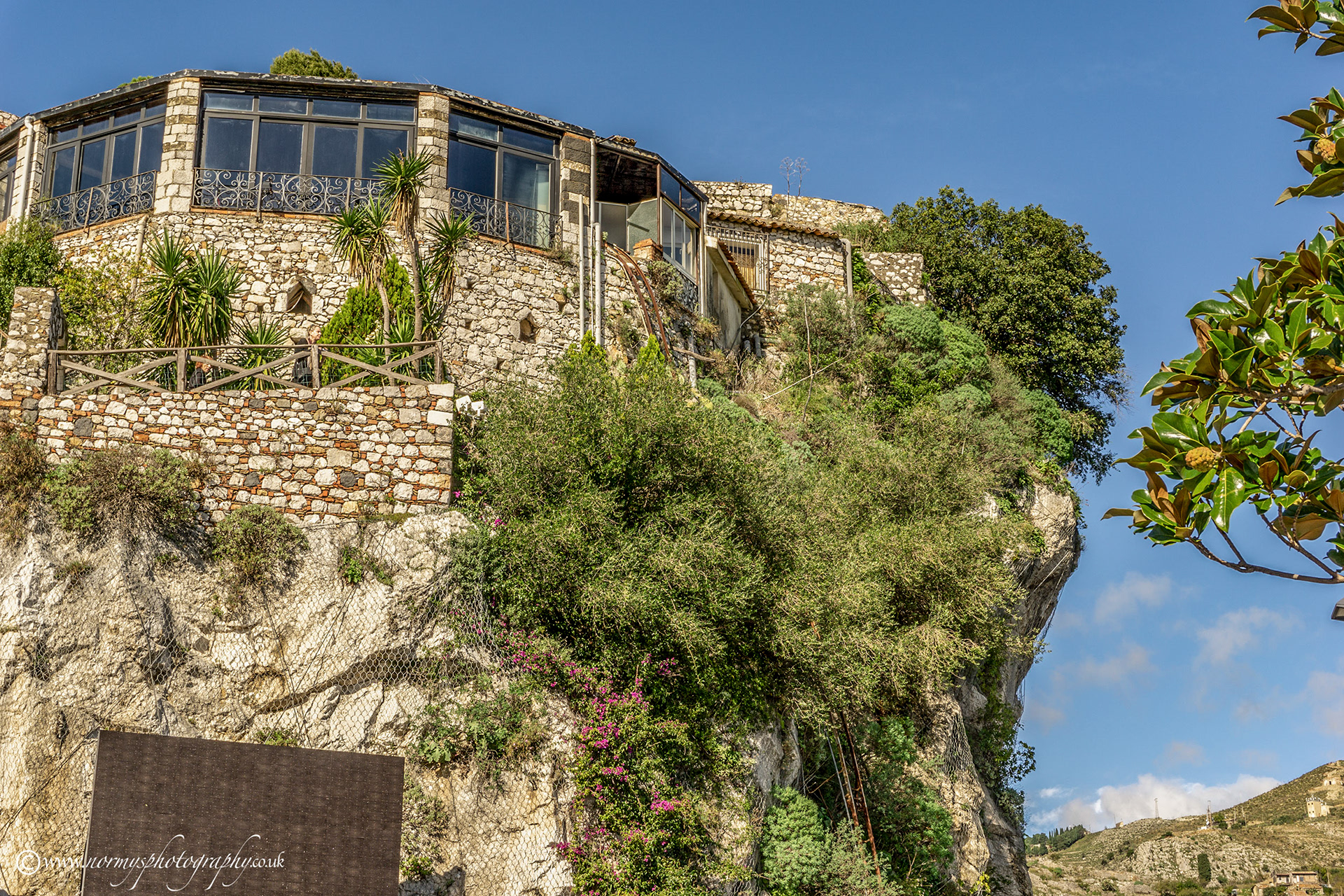 Castelmola - precariously placed