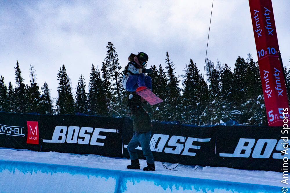 On Run 2, Chloe Kim continues strong with her signature with back-to-back opposite 1080* !