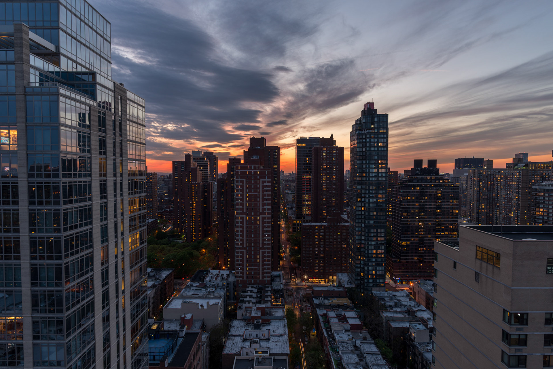 Looking towards Second Avenue.  Waiting for the subway to come.