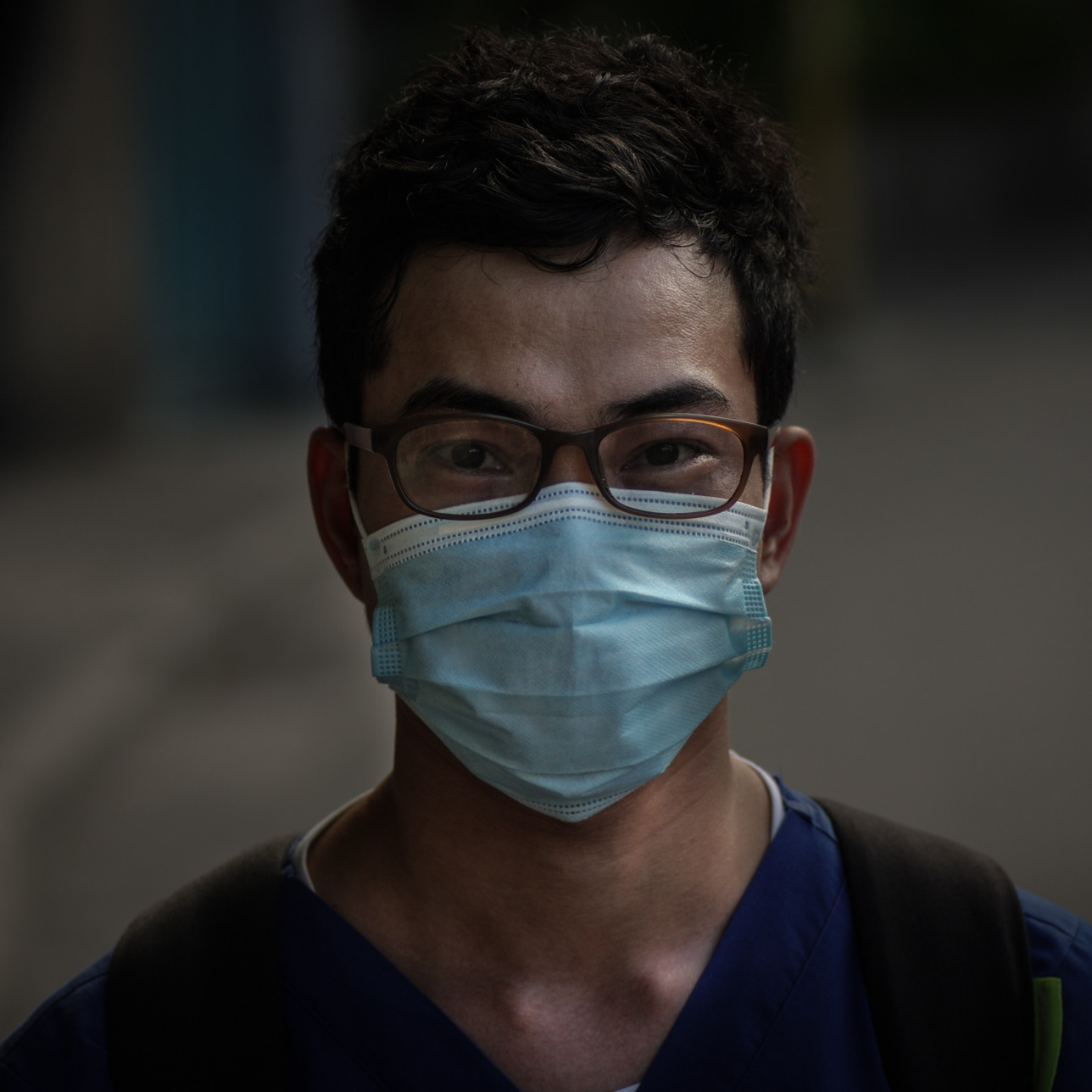 "Kagagaling ko lang ng 16 hours straight duty. Wala na kasi kaming staff, quarantined na halos kami doon. Nakakaba, pero kailangan, eh. Call of duty, eh. Kapag may nagco-code na patient, yung kailangan i-revive, iyong before pa sila i-swab, papangit na agad kasi mabilis yung progress ng sakit, 'yon' 'yong nakakatakot. Nakakakaba rin pero may mga PPEs naman sa hospital namin, kompleto naman. Sana every off bumibisita ako sa province, kasi parang naging monthly na lang ang uwi ko. Kasi nagigipit eh. Pero yun pala dapat. Parang every week dapat umuuwi ng probince." - Arlo, 27 | Nurse