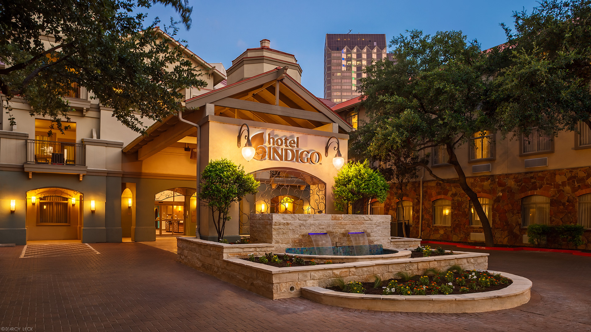 Hotel photographer D'Arcy Leck photographs the front exterior Porte-Cochere of the Hotel Indigo San Antonio Riverwalk
