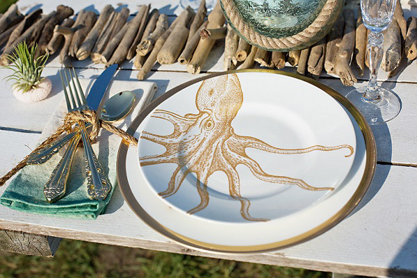 Dinner plate matches the dinner menu.