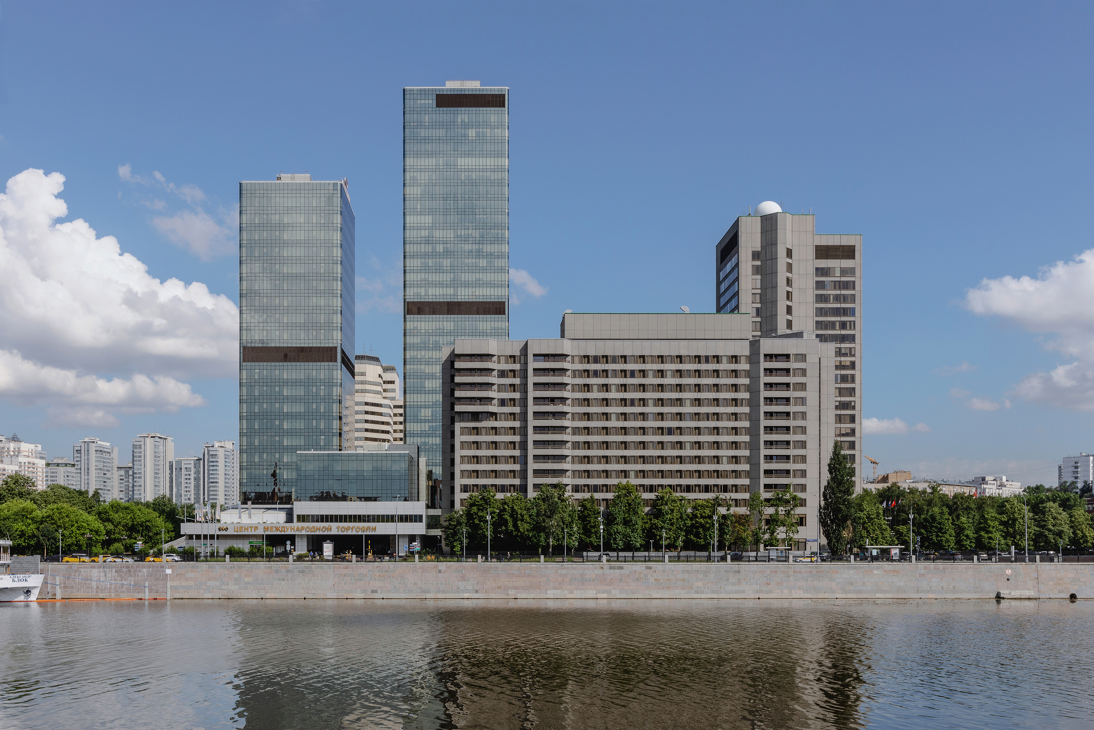 Centre москва. ЦМТ. Советская 30 центр международной торговли. Центр международной торговли на Краснопресненской набережной яблони. Центр международной торговли в 80е.