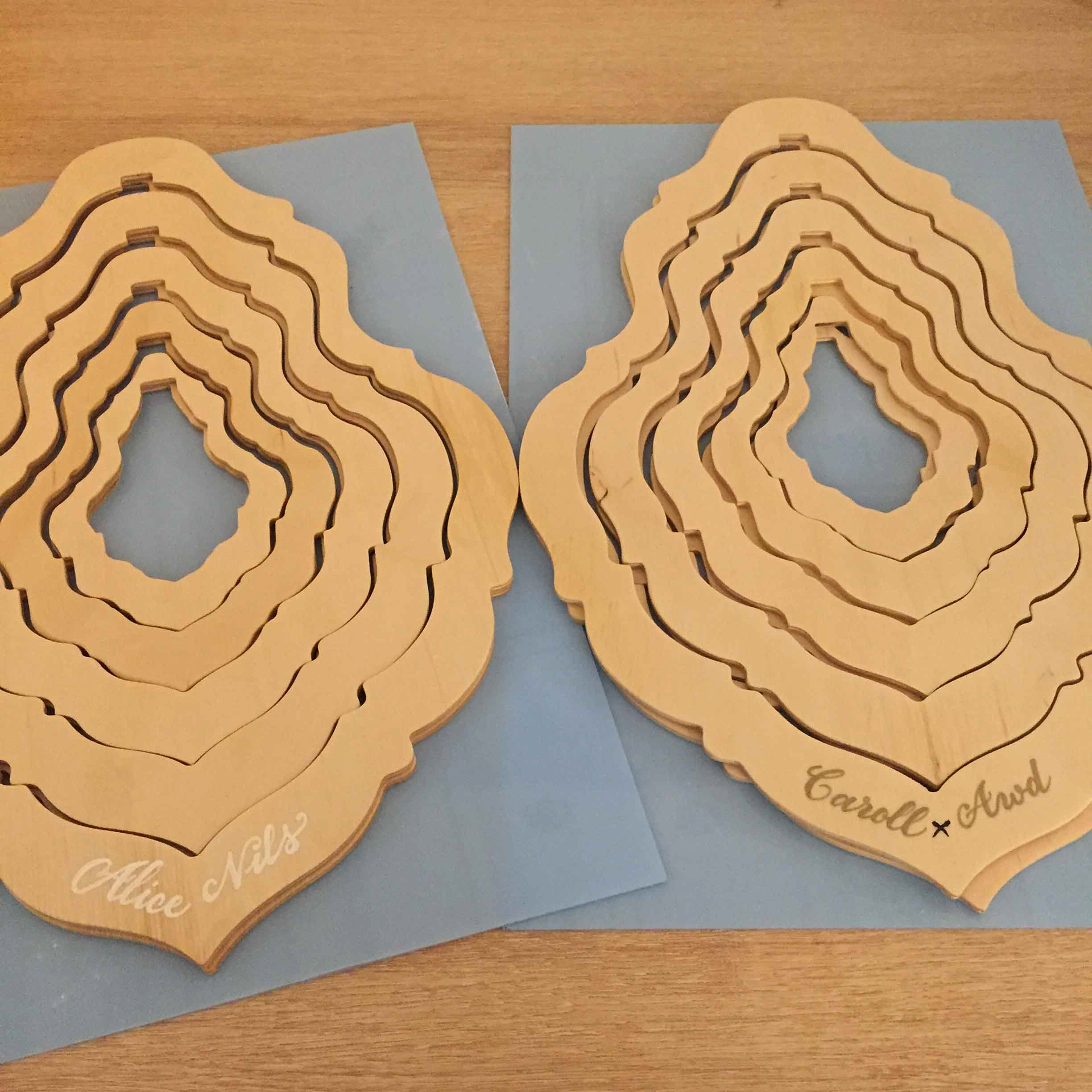 Calligraphie sur lampes en bois pour Caroll et Awd